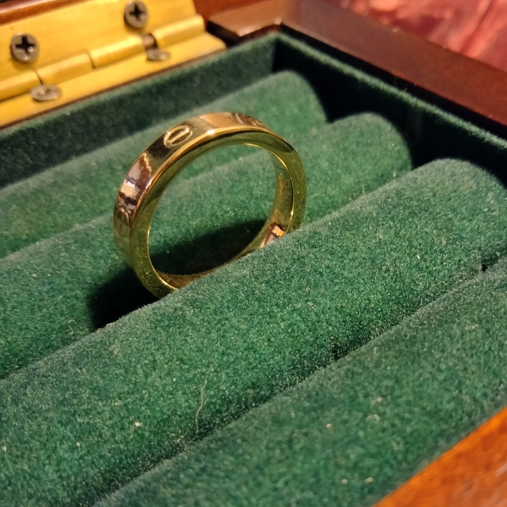 💍USED💍18k Gold band